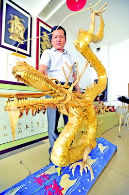 2013片“福”字鳞片拼出5米祥龙 -黄三角早报数字报刊